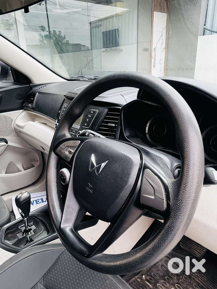 Mahindra Xuv300 1.2 W6 Amt Petrol, 2023, Petrol