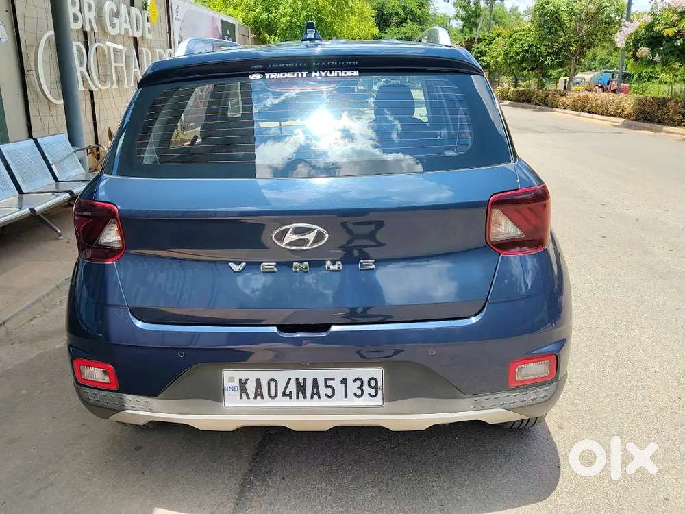 Hyundai Venue 2022 Petrol 65000 Km Driven