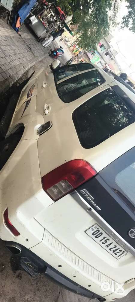 Tata Safari Storme 2013