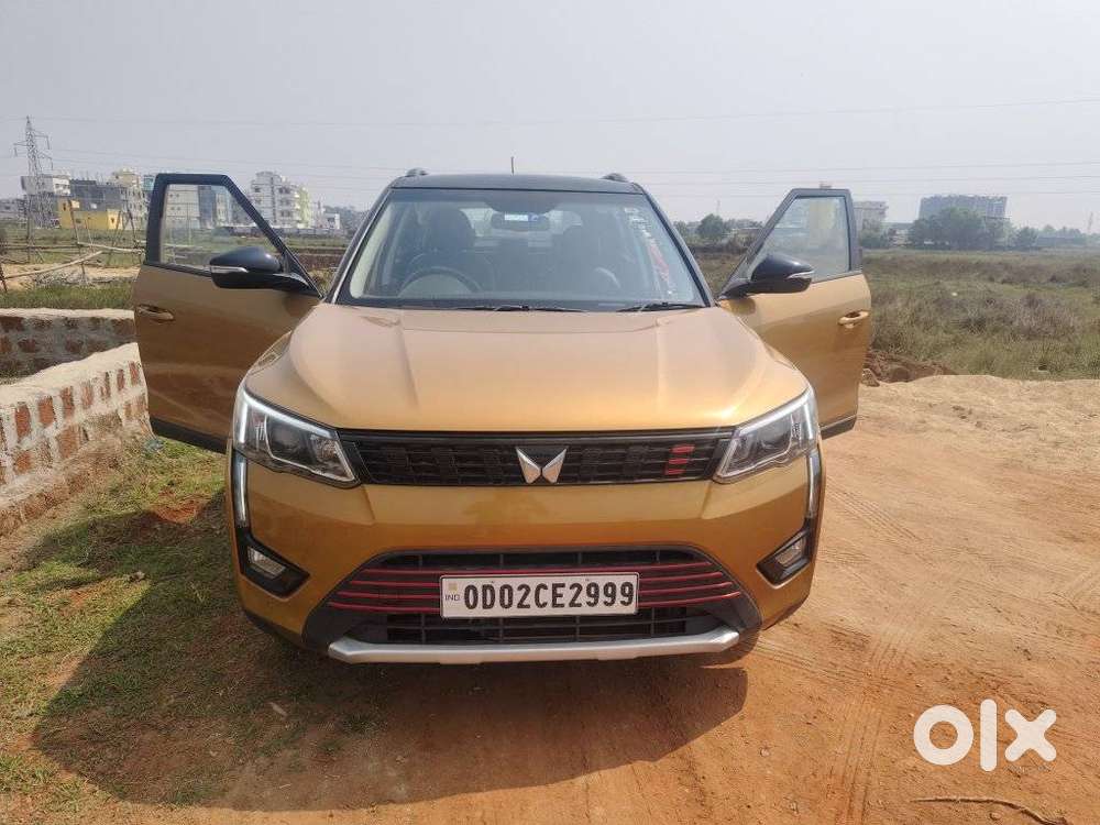 Mahindra Xuv300 W8 Option Dual Tone, 2022