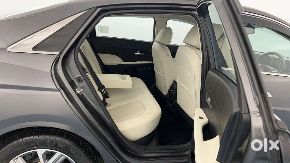 Hyundai Verna 1.5 Sx (o) Petrol Mt, 2023, Petrol