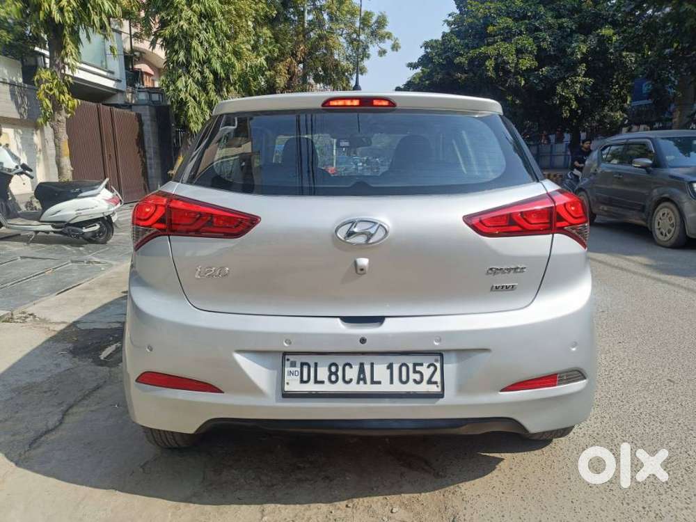 Hyundai I20 Sportz 1.2 Ivt Dual Tone, 2015, Cng & Hybrids