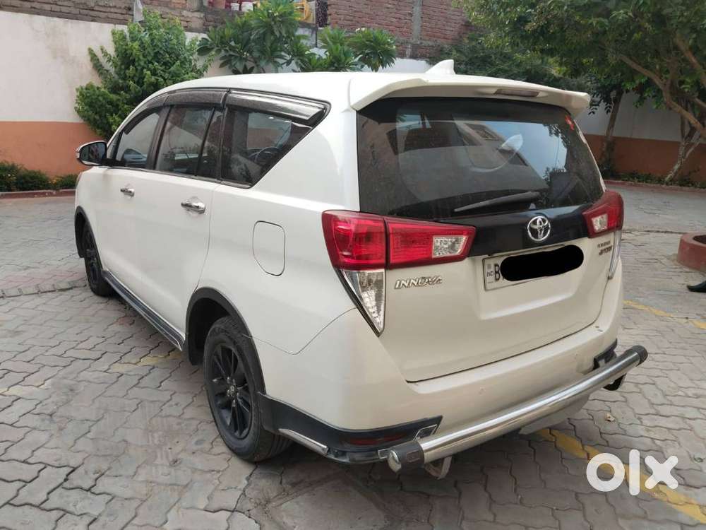 Toyota Innova Crysta 2.8 Touring Sport.