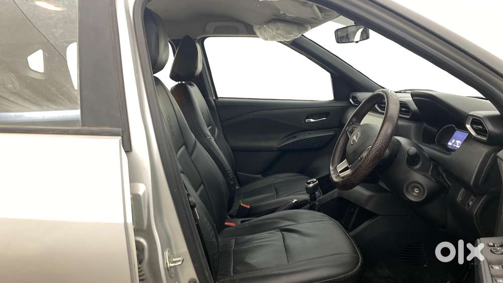 Nissan Magnite Kuro Edition 1.0 Petrol Mt, 2025, Petrol