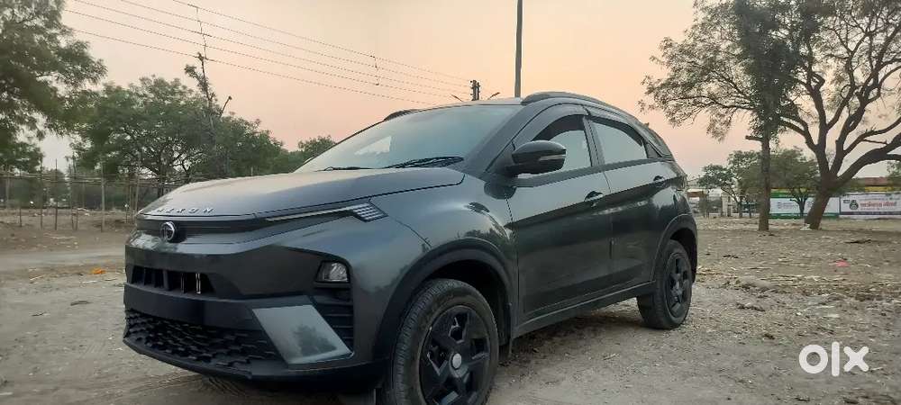 Tata Nexon Pure + Sunroof