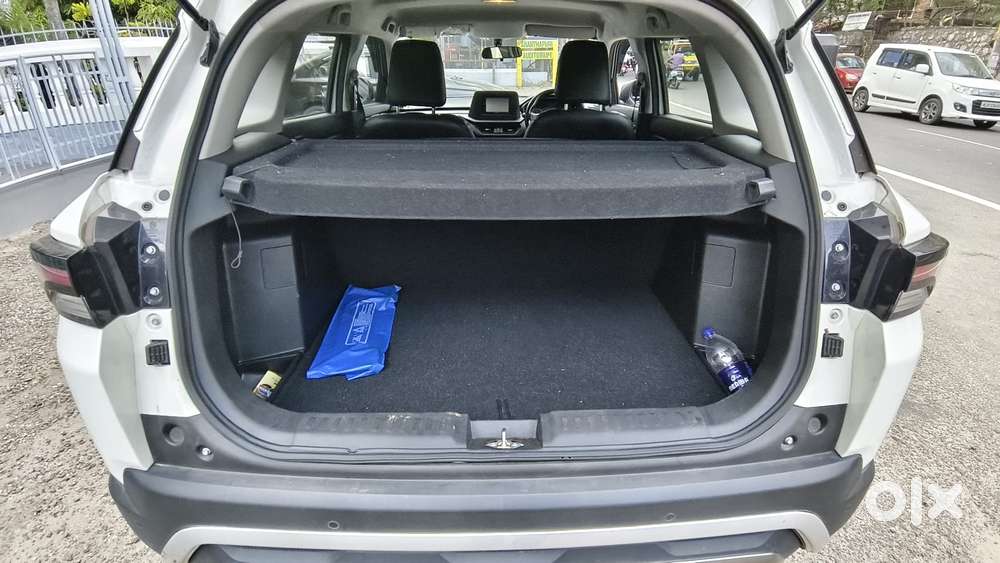 Maruti Suzuki Brezza 1.5 Lxi Smart Hybrid, 2024, Petrol