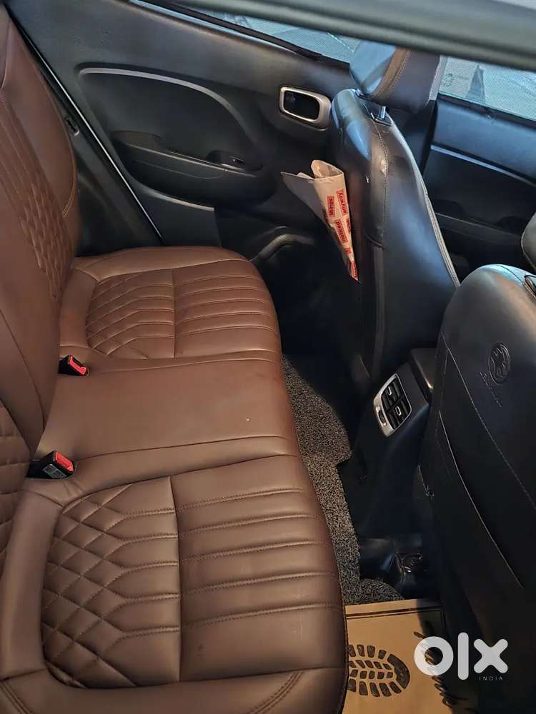 Well Maintained Venue S Petrol + Cng White Colour For Sale