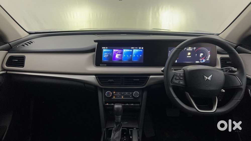 Mahindra Xuv700 2.0 Ax 5 Petrol At Str, 2023, Petrol