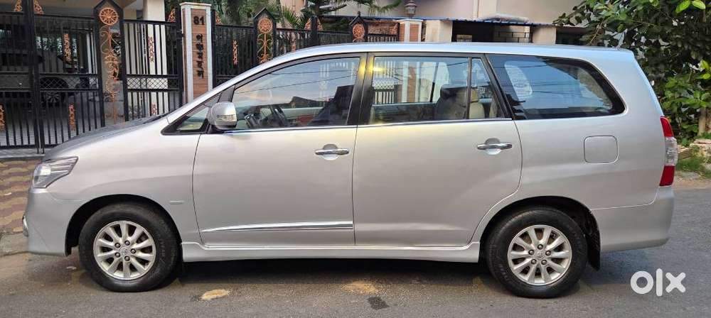 Toyota Innova 2.5 Vx 8 Seater Bs Iv, 2015, Diesel