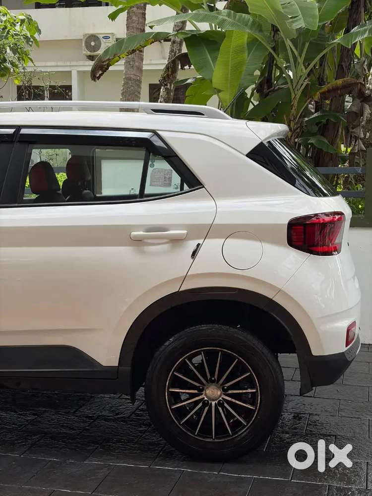 Hyundai Venue 2021 Diesel Well Maintained