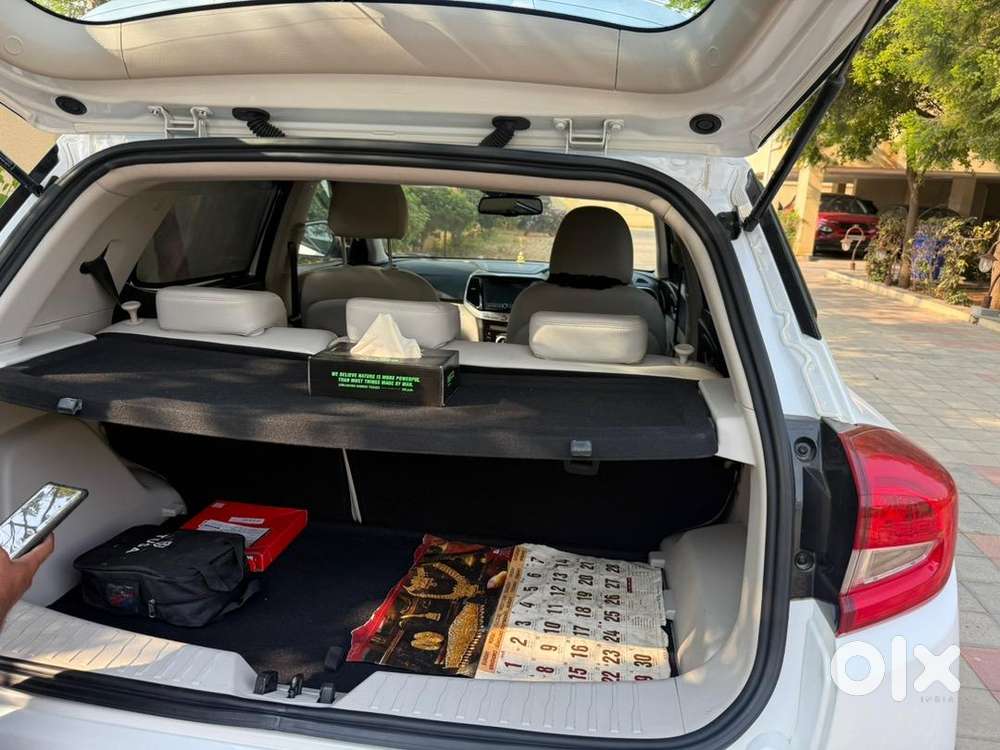 Almost New Mahindra Xuv300 W8(o)  Only 6,000 Km  Mint Condition