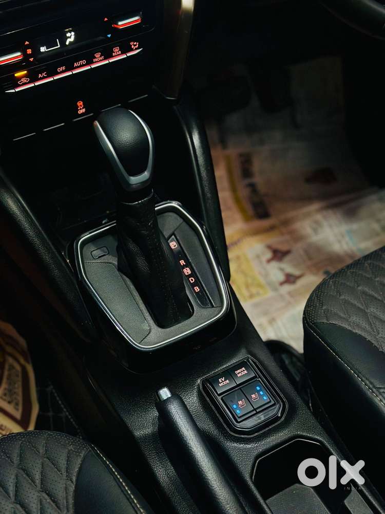 Maruti Suzuki Grand Vitara 1.5 Alpha Plus Intelligent Hybrid Ecvt, 2..