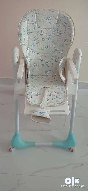 Baby feeding chair clearance olx