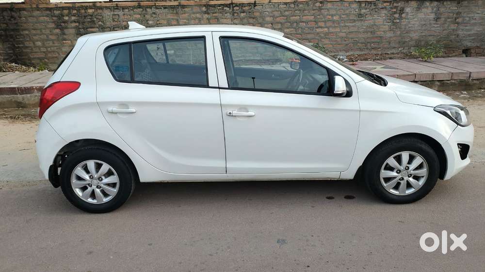 Hyundai I20 Sportz 1.4 Crdi 6 Speed Bs-iv, 2013, Diesel