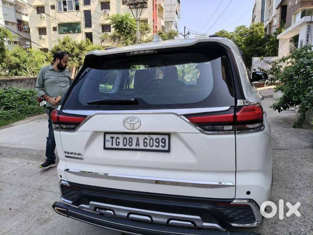 Toyota Innova Hycross 7s Option, 2024, Petrol