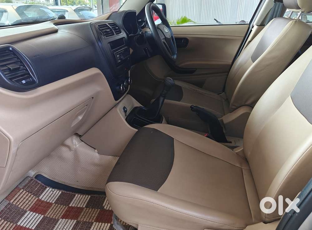 Mahindra Tuv 300 T4 Plus, 2016