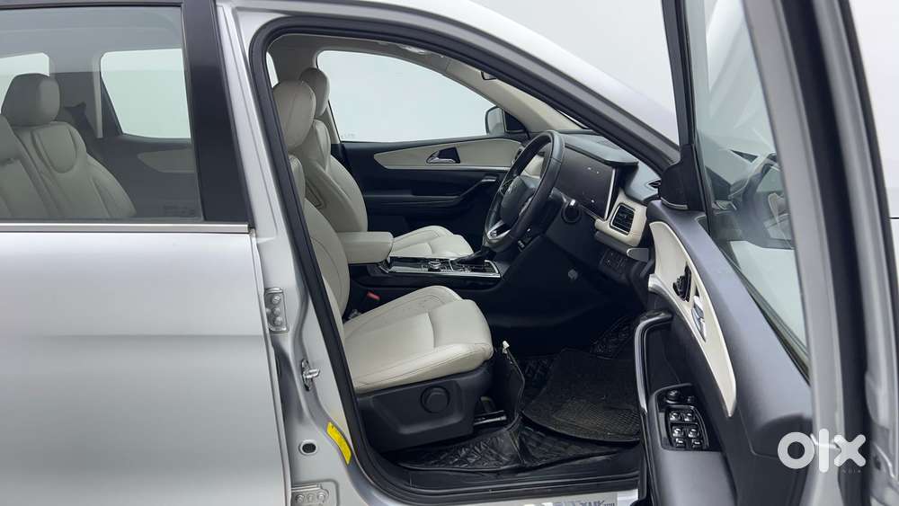Mahindra Xuv700 2.0 Ax 7 Petrol At Luxury Pack Str, 2022, Petrol