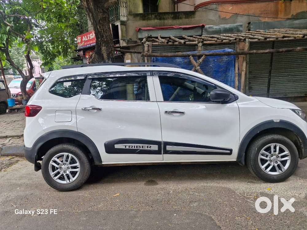 Renault Triber White Colour (commercial)