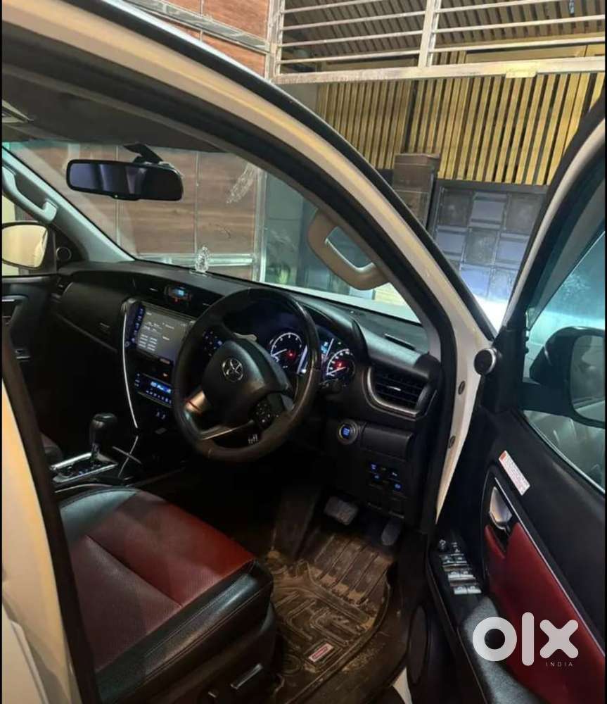 Toyota Fortuner 2.8 Legender 4x2, 2022, Diesel