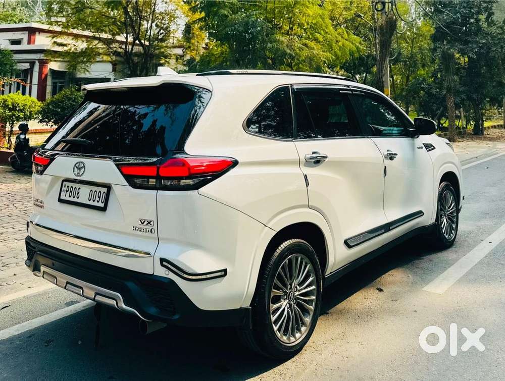 Toyota Innova Hycross 2.0 Vx Hybrid 7 Str, 2023, Petrol