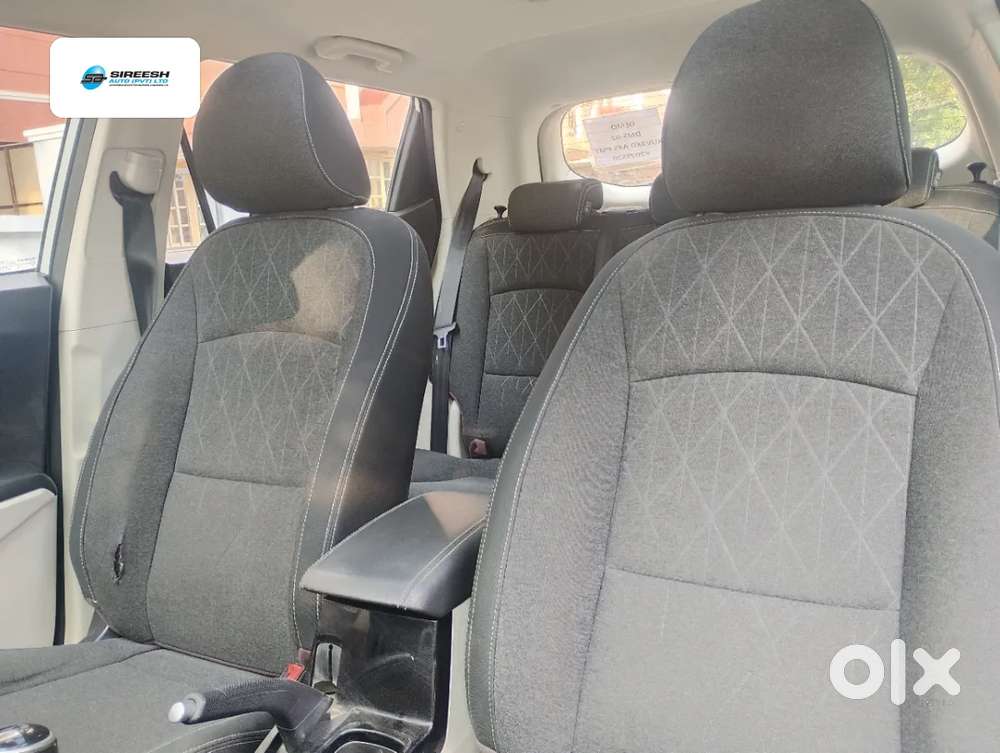 Mahindra Xuv 3xo Ax5 Pm Mt, 2024, Petrol