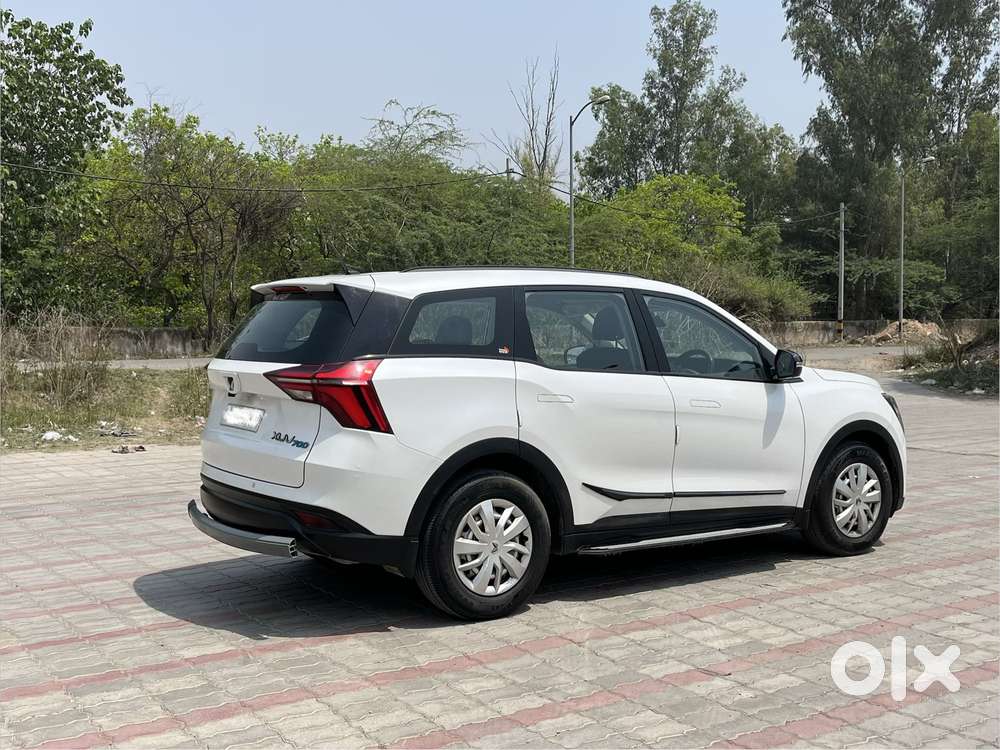 Mahindra Xuv700 2.0 Mx Petrol Mt 5 Str, 2023, Petrol