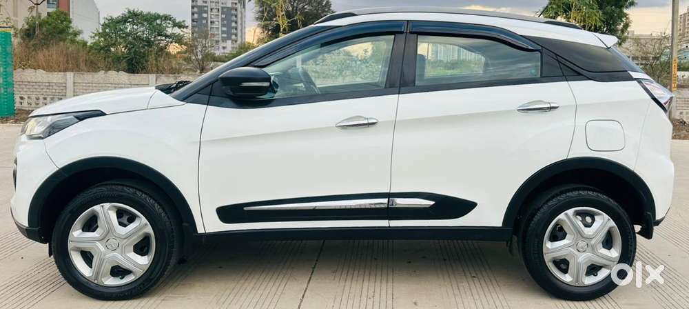 Tata Nexon, 2023, Petrol