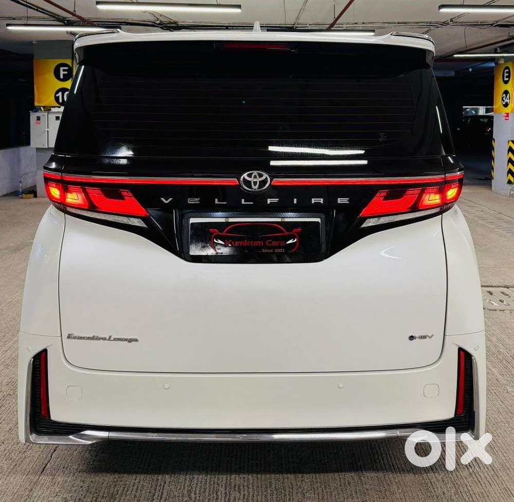 Toyota Vellfire 2.5 Executive Lounge, 2024, Cng & Hybrids