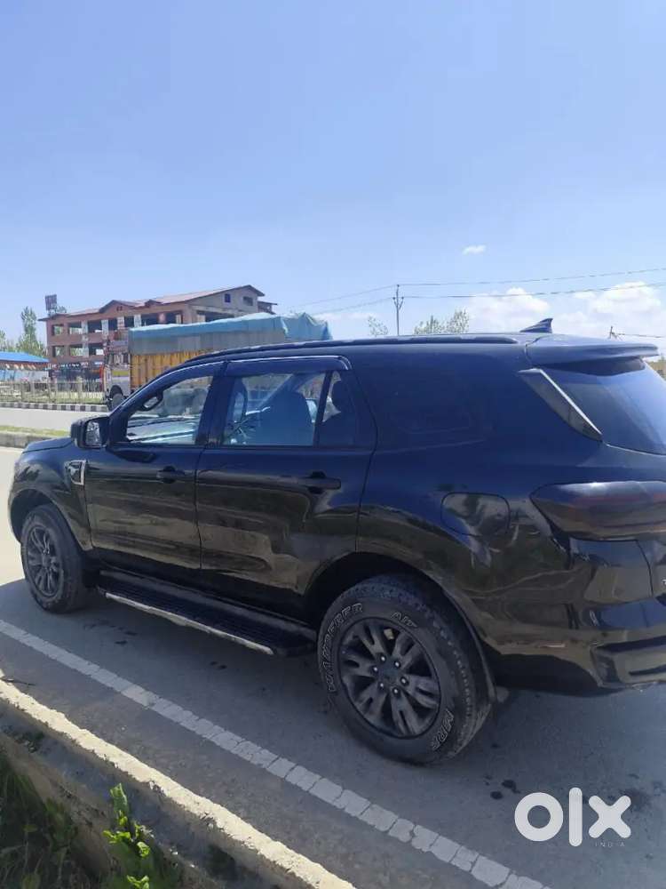 Ford Endeavour 2016 Diesel 140915 Km Driven