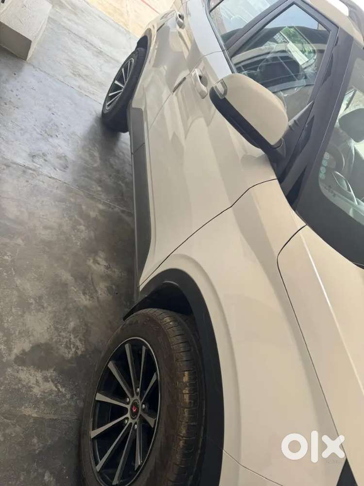 Venue S Plus
2025 Model
Alloy Wheel
Brand New Condition