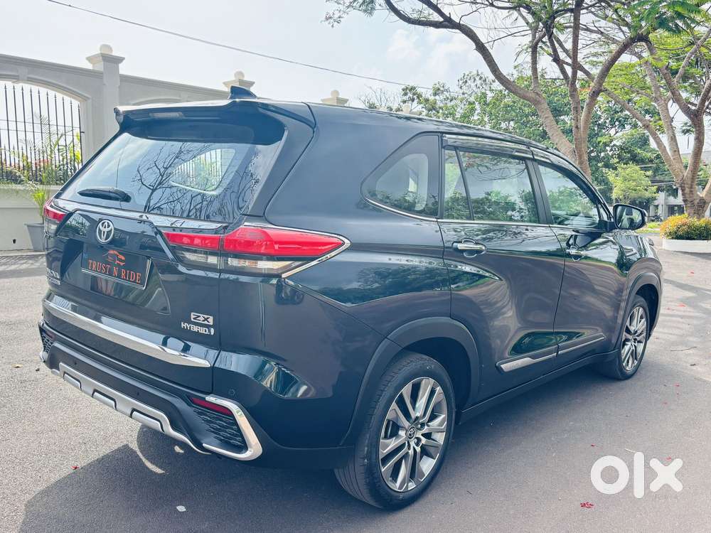 Toyota Innova Hycross 2.0 Zx (o) Hybrid 7 Str, 2023, Petrol