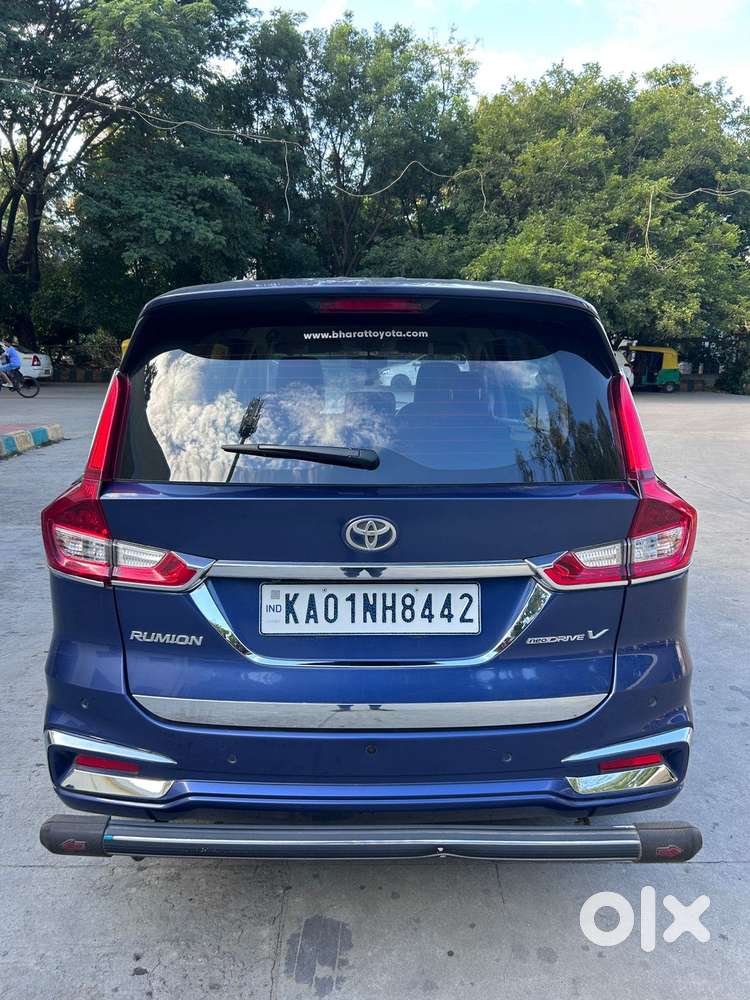 Toyota Rumion V Petrol Manual Dual Tone, 2026, Petrol