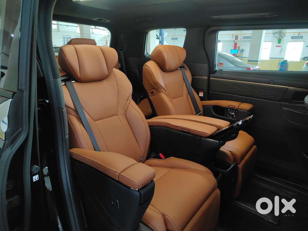 Toyota Vellfire Vip – Executive Lounge, 2025, Petrol