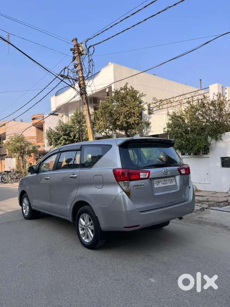 Toyota Innova Crysta 2.4 V