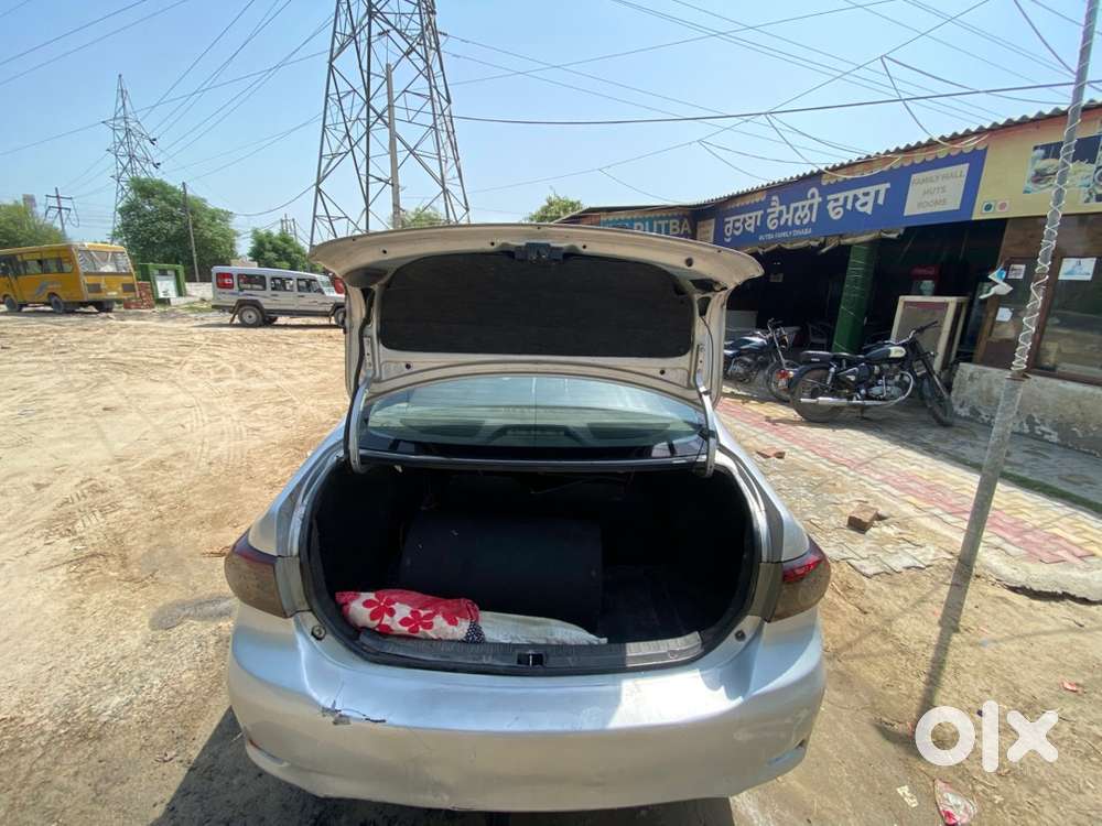 Toyota Corolla Altis 2011