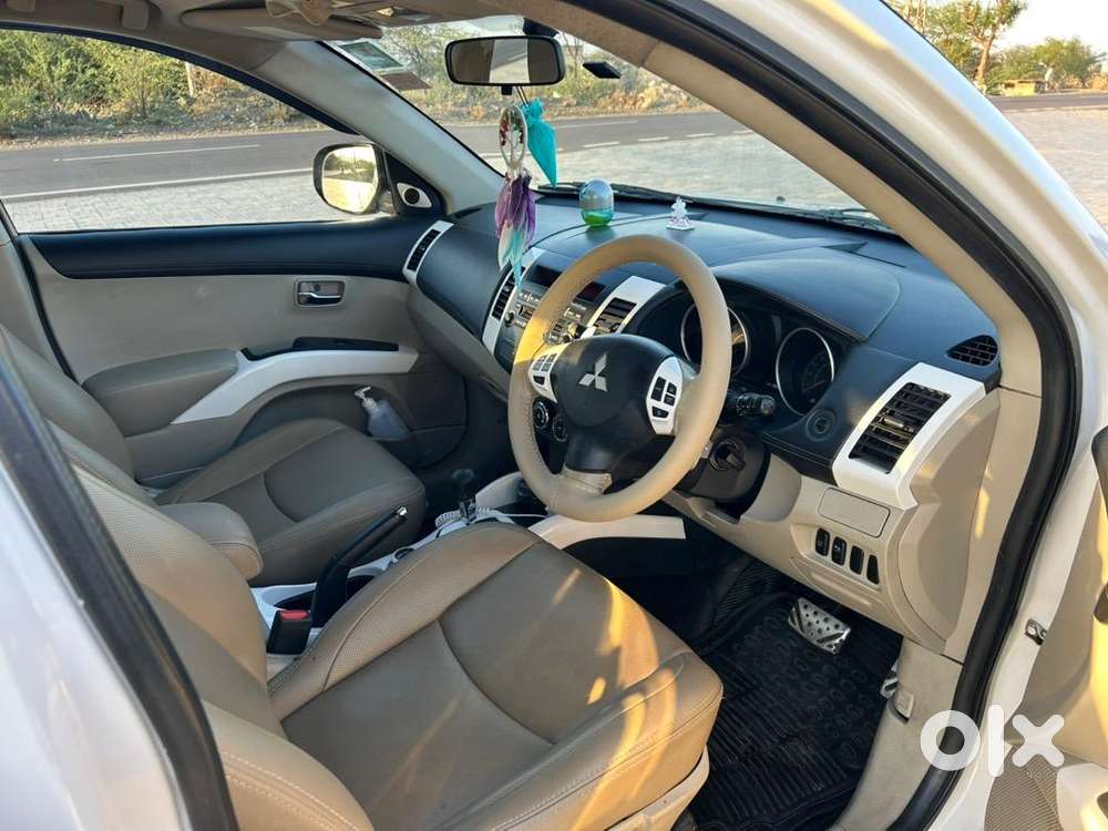 Mitsubishi Outlander 2010 Petrol Well Maintained