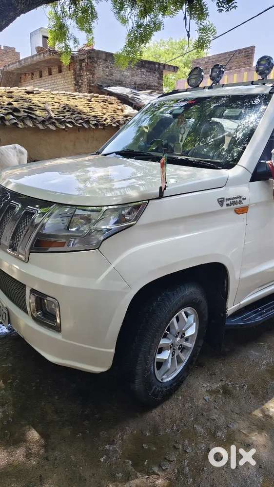Mahidra Tuv 300 T8 Badhiya Condition Me Charo Tyre Naye