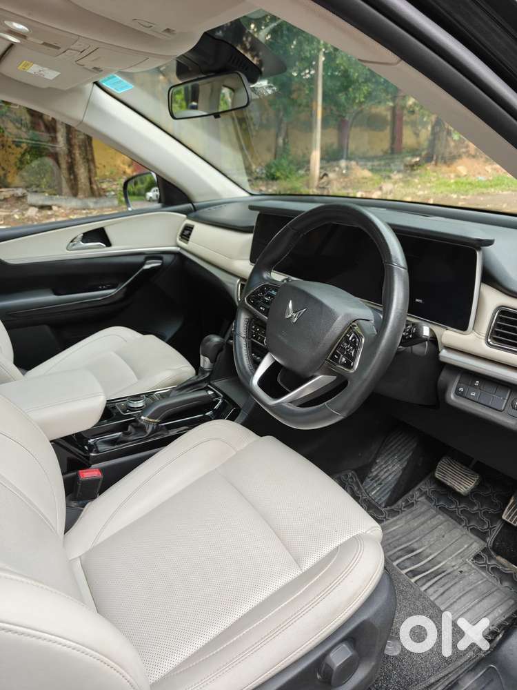 Mahindra Xuv700 2.0 Ax 7 Petrol At Str, 2024, Petrol