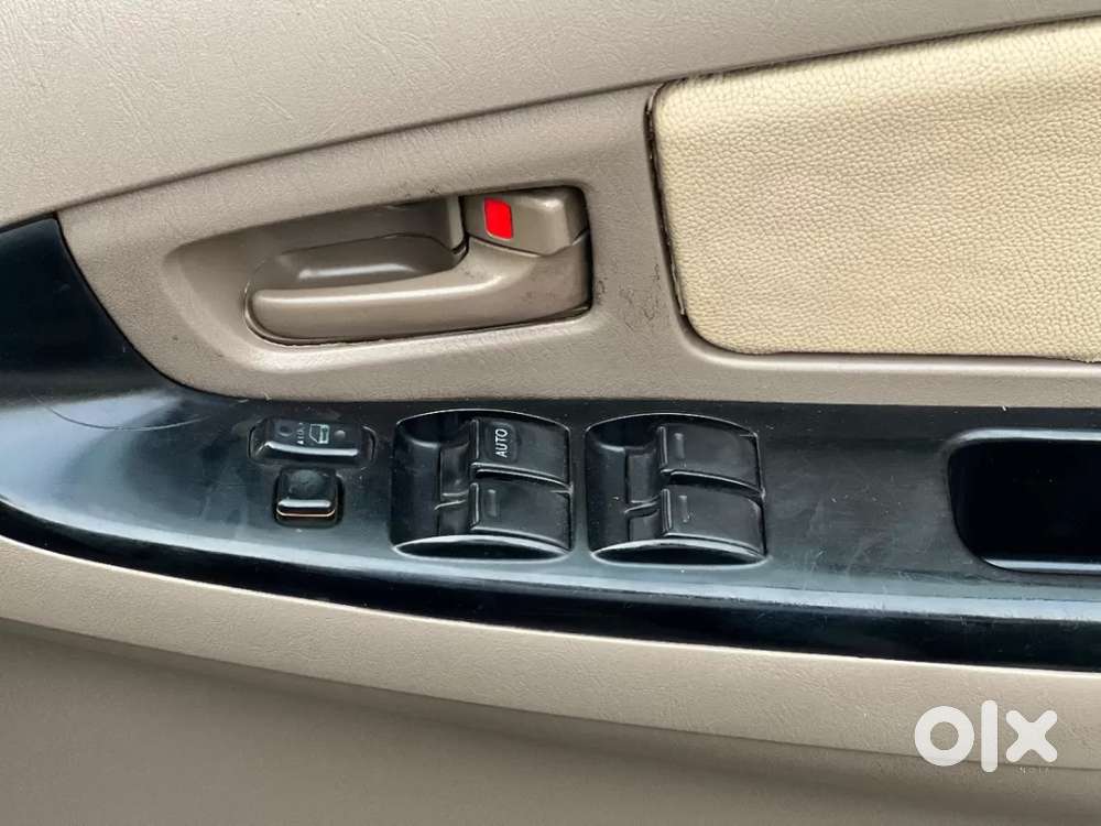 Toyota Innova 2.5 G (diesel) 8 Seater Bs Iv, 2015, Diesel