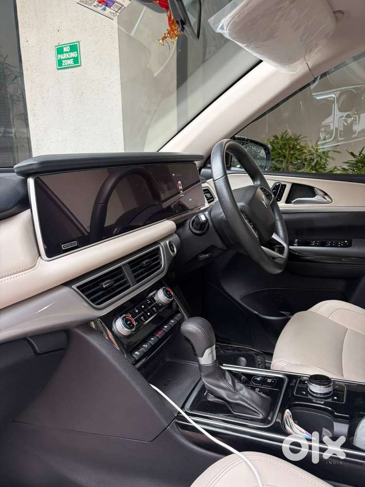 Mahindra Xuv700 2023 Suv