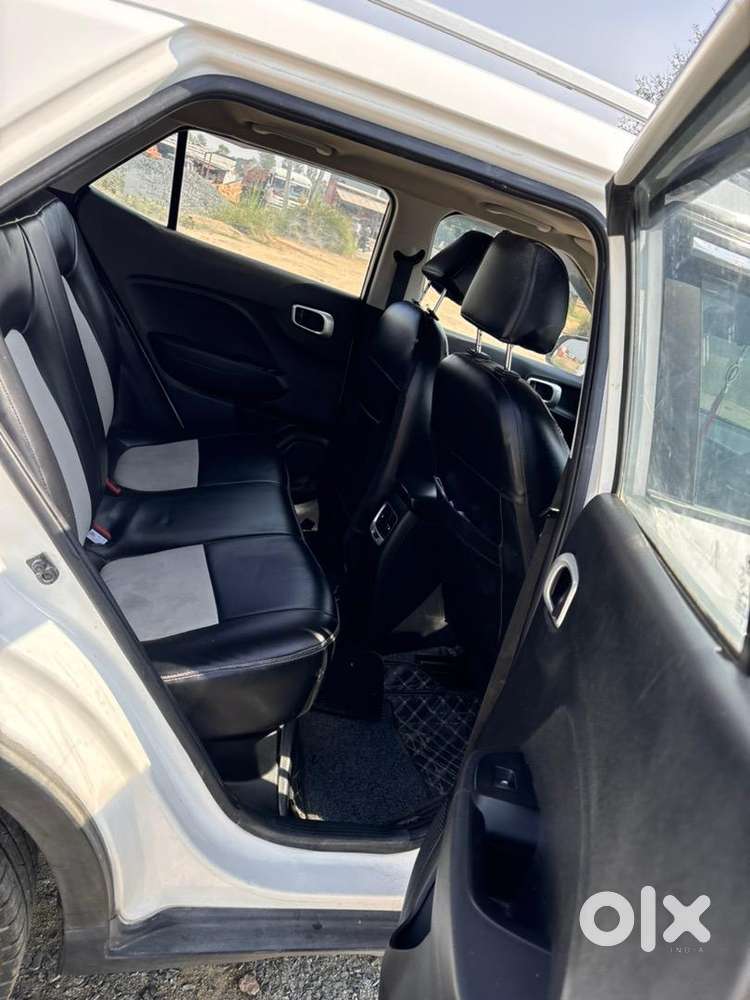 Hyundai Venue 2021 Diesel Showroom  Conditio