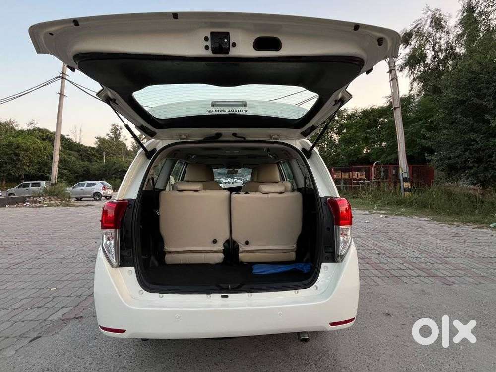 Toyota Innova Crysta 2.7v Mt, 2017, Petrol
