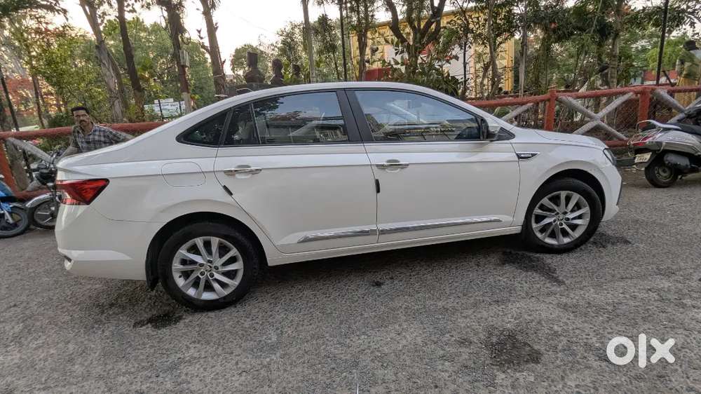 Skoda Slavia 2022 Petrol Well Maintained. 27000km Drievn
