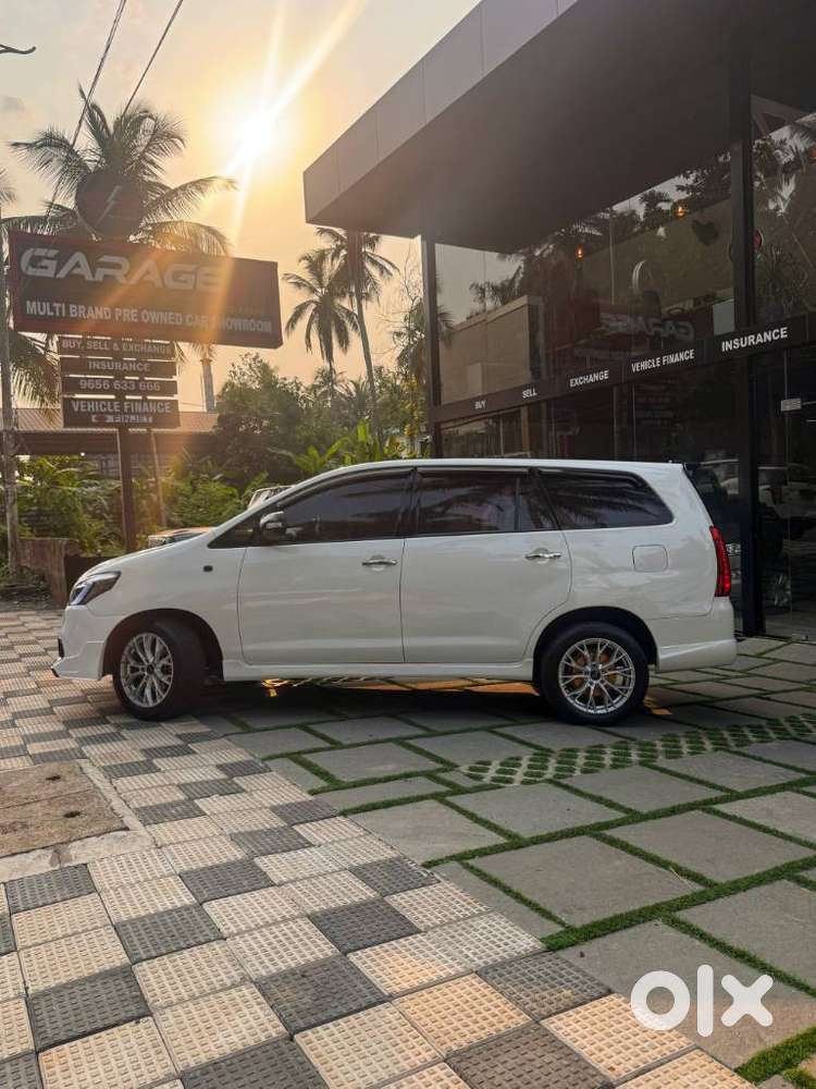 Toyota Innova 2.5 G (diesel) 8 Seater, 2015, Diesel