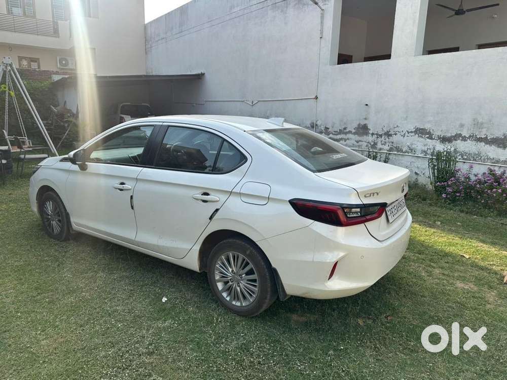 Honda City 2021 Petrol Well Maintained With Leather Interiors.