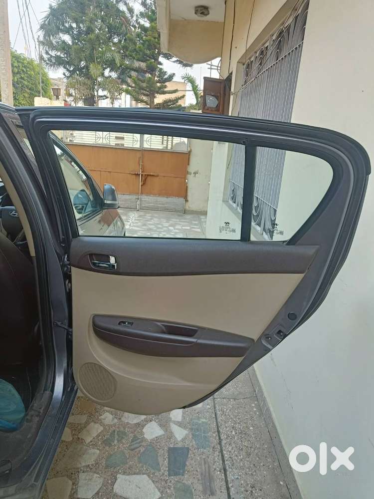 Original Paint, Well Maintained With Service Record, Automatic Climate