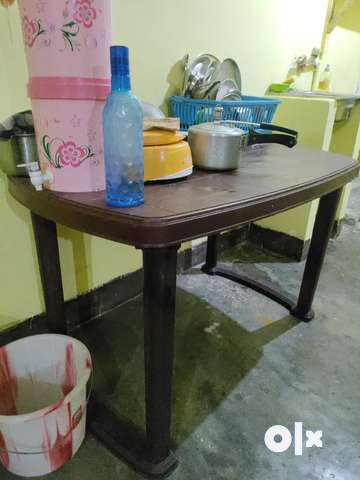 Plastic dining store table olx