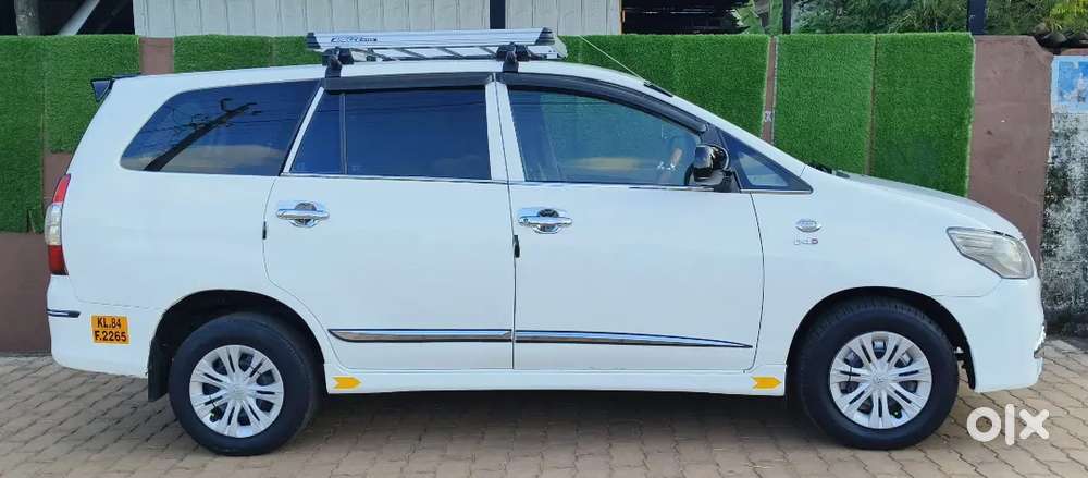 Toyota Innova,2.5,g4,2015,bsiv,7 Seater