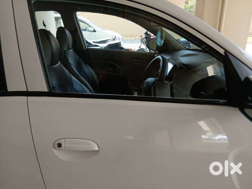 First-owner Hyundai Santro Sportz *(automatic)
