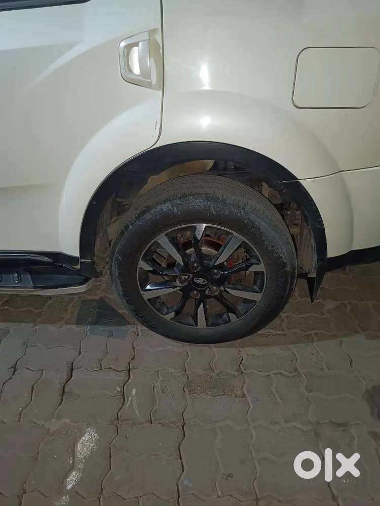 Mahindra Xuv500 W11 Sunroof Diesel 2021